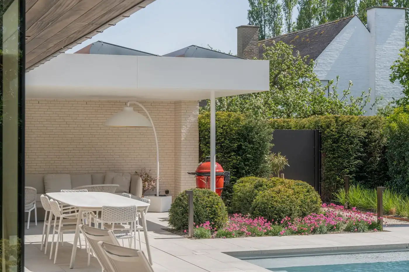 Perfect georiënteerde villa met zwembad voorzien van een duurzame luxeafwerking foto 11