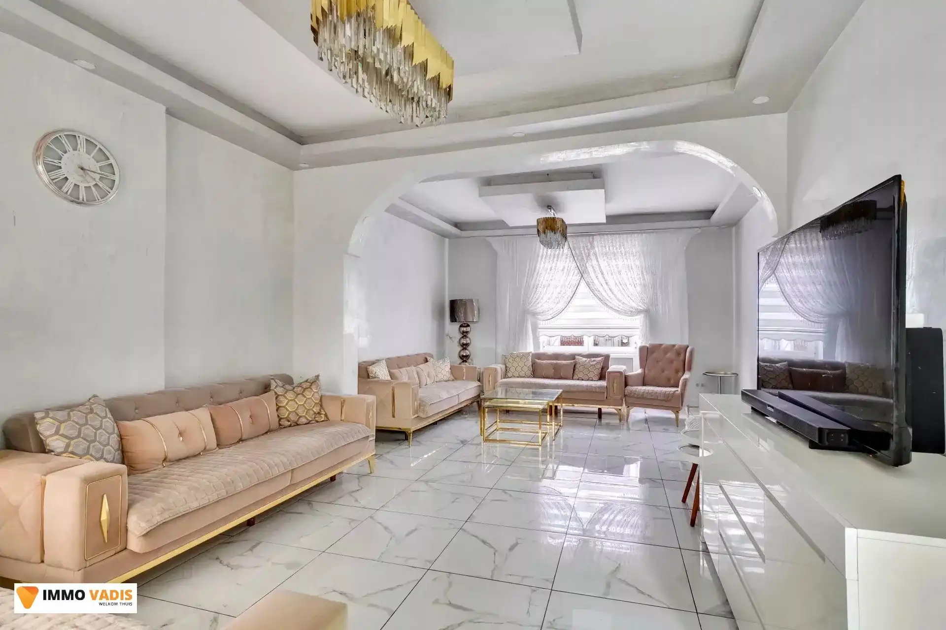 Gerenoveerde gezinswoning met 5 slaapkamers foto 2