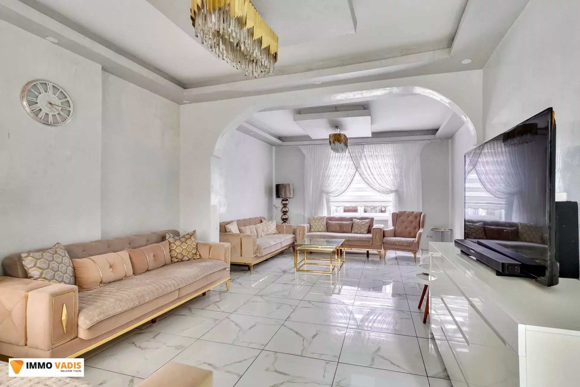 gerenoveerde gezinswoning met 5 slaapkamers foto 2