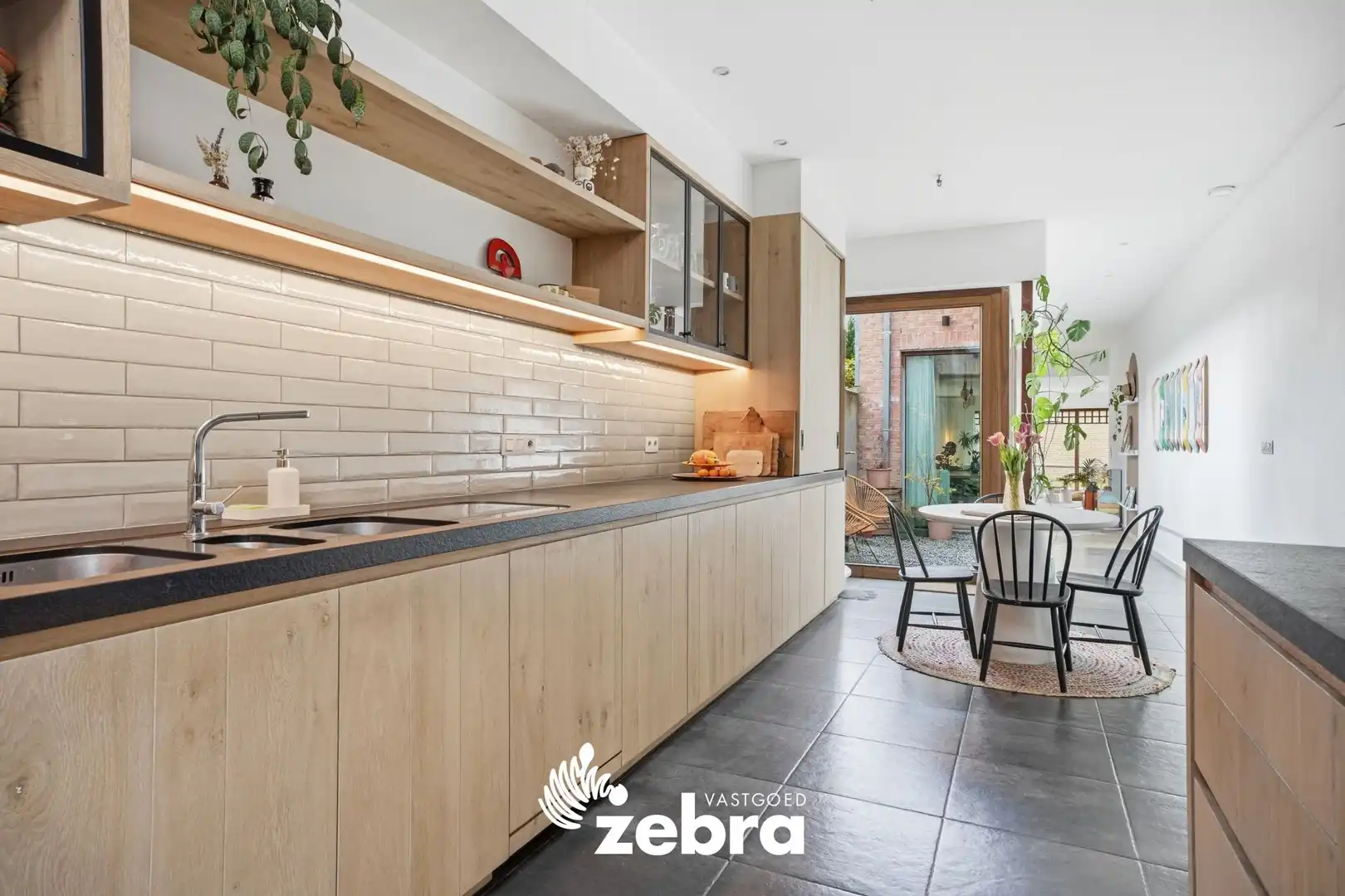 Instapklare, ruime gezinswoning met 4 slaapkamers, tuin en hoogwaardige afwerking in het hart van Alveringem! foto 9