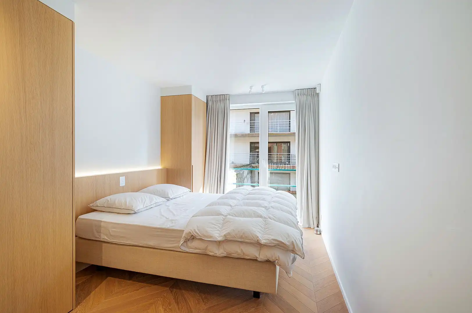 Instapklaar appartement gelegen op een centrale ligging te Knokke, vlakbij de winkels en de zee. foto 20