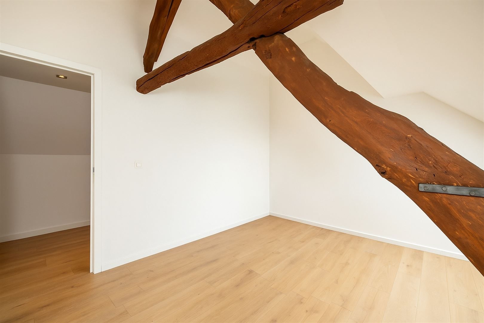 Fijn , recente  gerenoveerde starterswoning met  2 slaapkamers in doodlopend straatje. foto 13