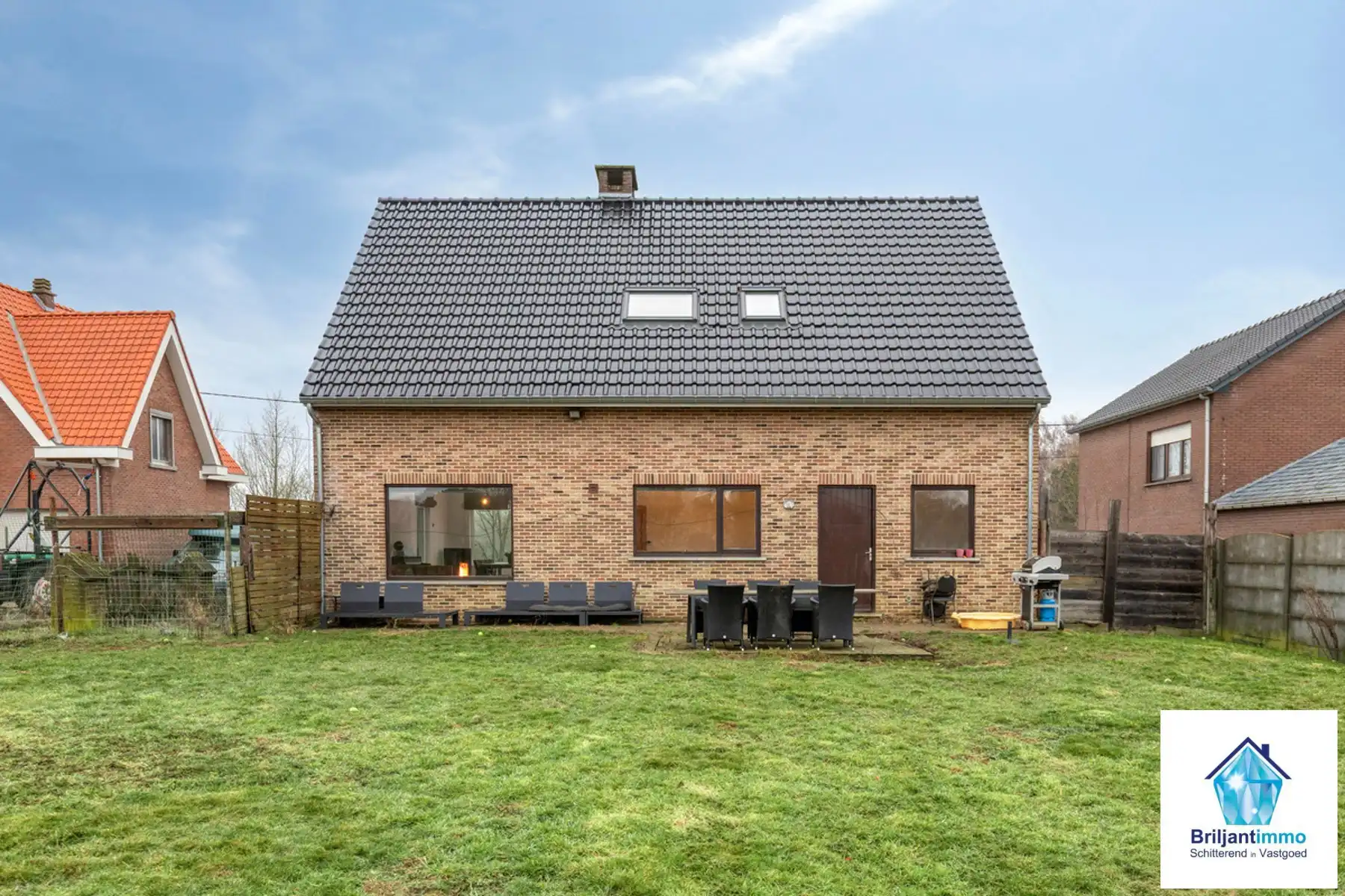 Open bebouwing met 3 slp, garage en tuin in rustige buurt foto 23