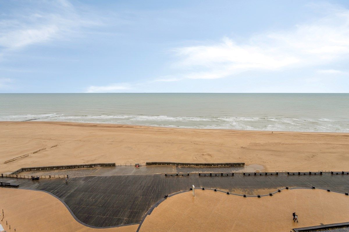 RIANT APPARTEMENT MET ZICHT OP ZEE EN TERRASSEN  foto 10