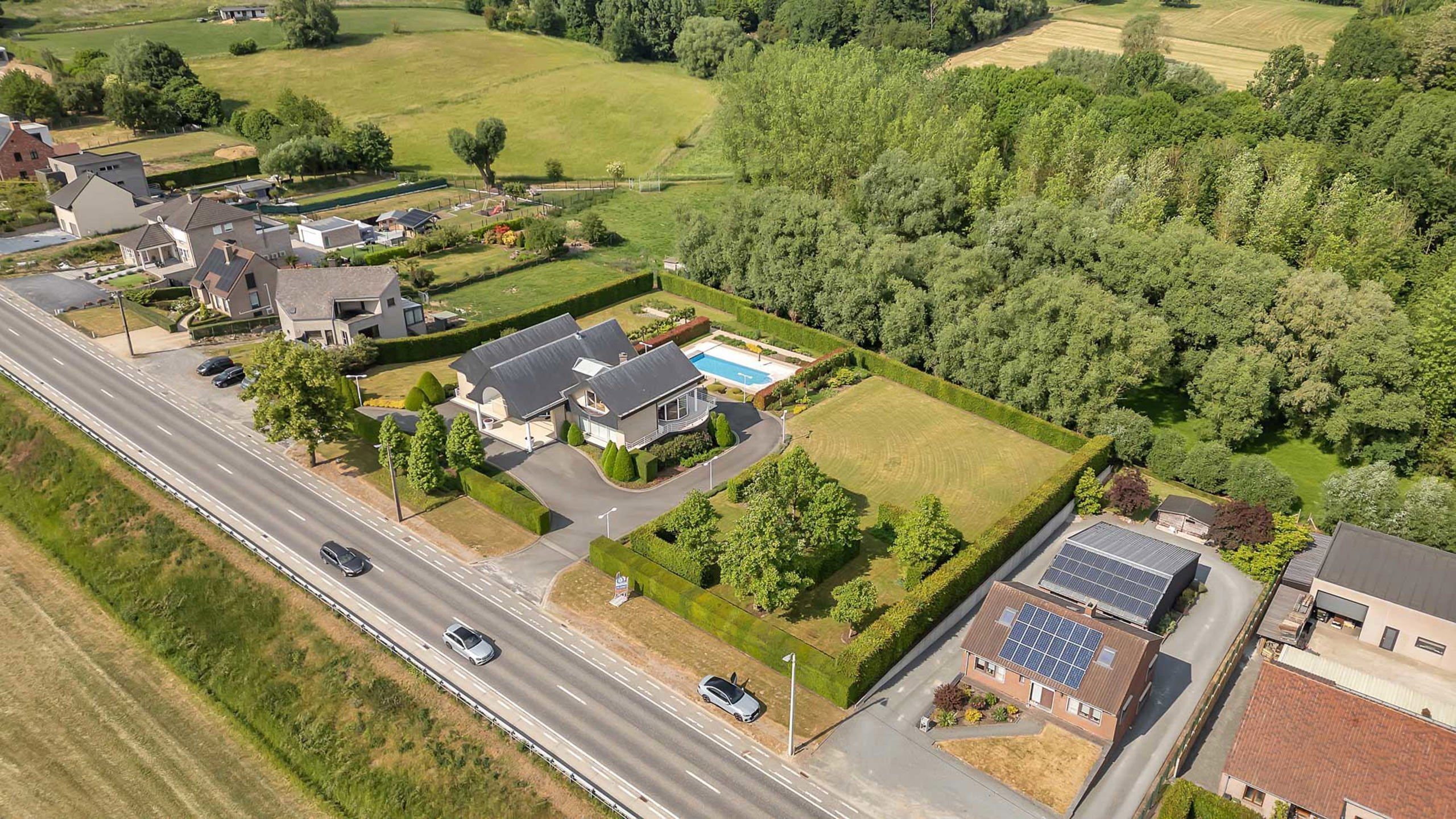 Unieke villa met zwembad, op riant perceel van 53 a 28 ca foto 2
