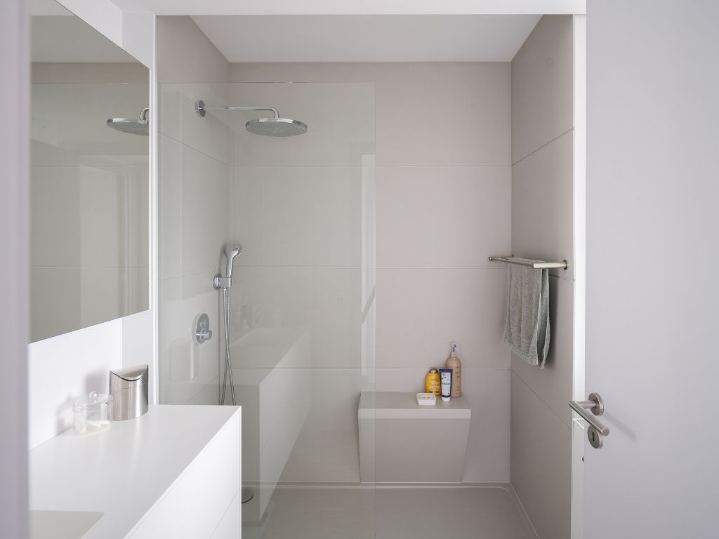 Lichtrijke penthouse met twee slaapkamers, ruime terrassen en indrukwekkende vergezichten foto 9