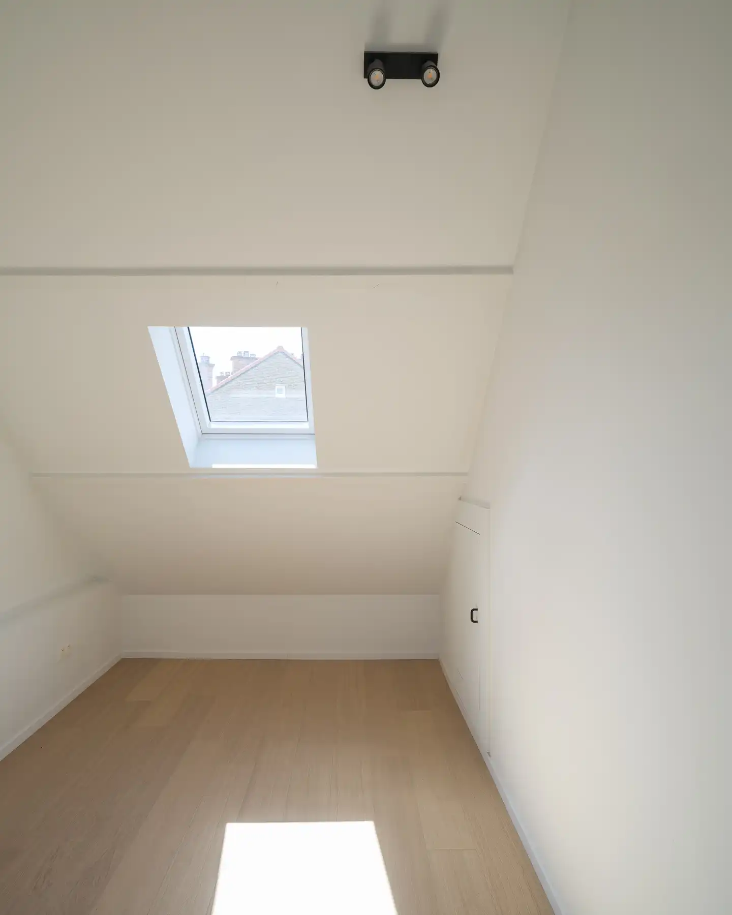 Ruime halfopen bebouwing met tuin foto 19