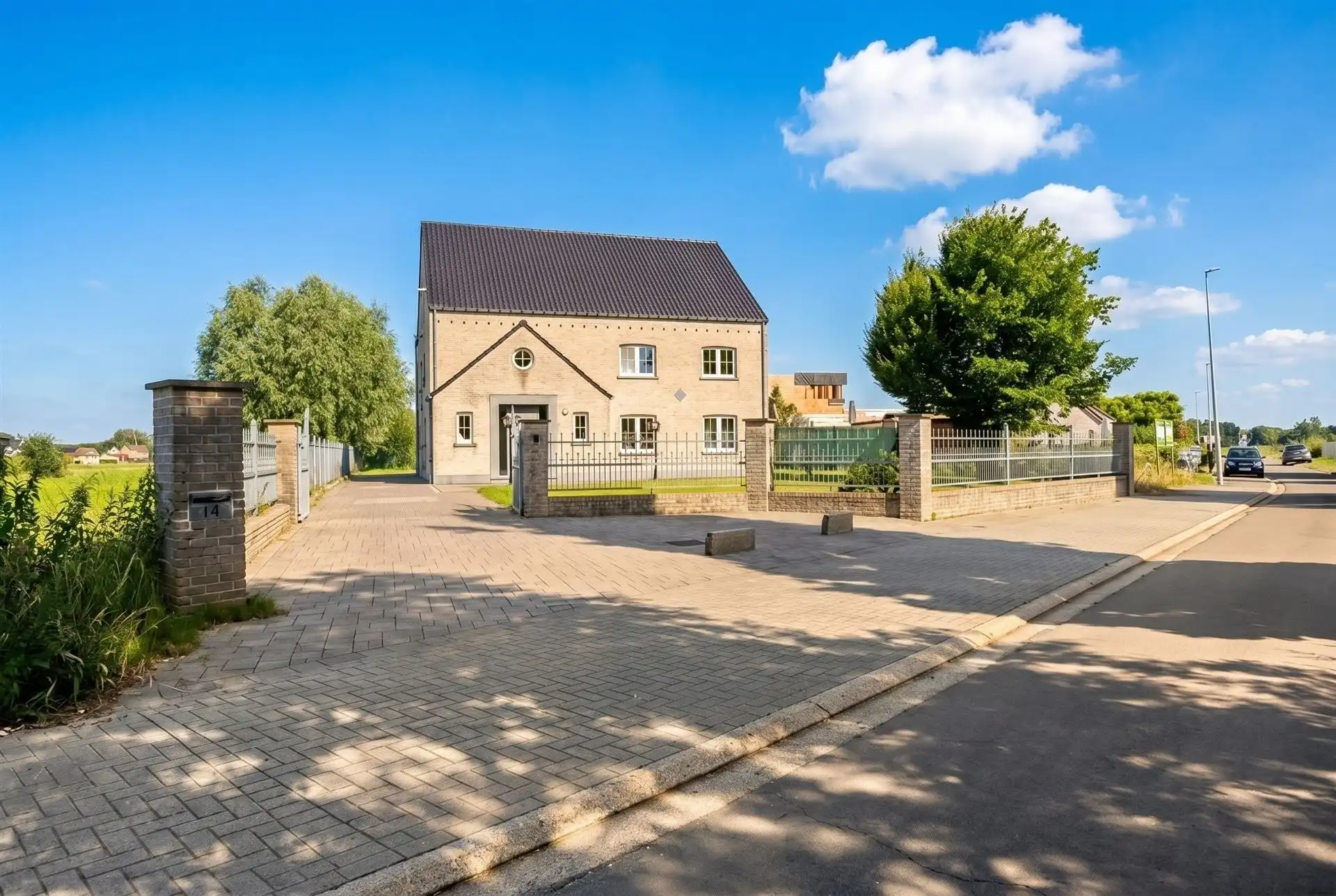 Instapklare villa met zwembad. Landelijke ligging in Leut. foto 2