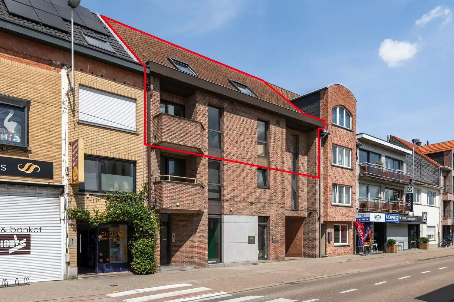 ZEER RUIM APP. MET 4 SLK, 2 BADK., RIANT TERRAS EN PARKING! foto 4