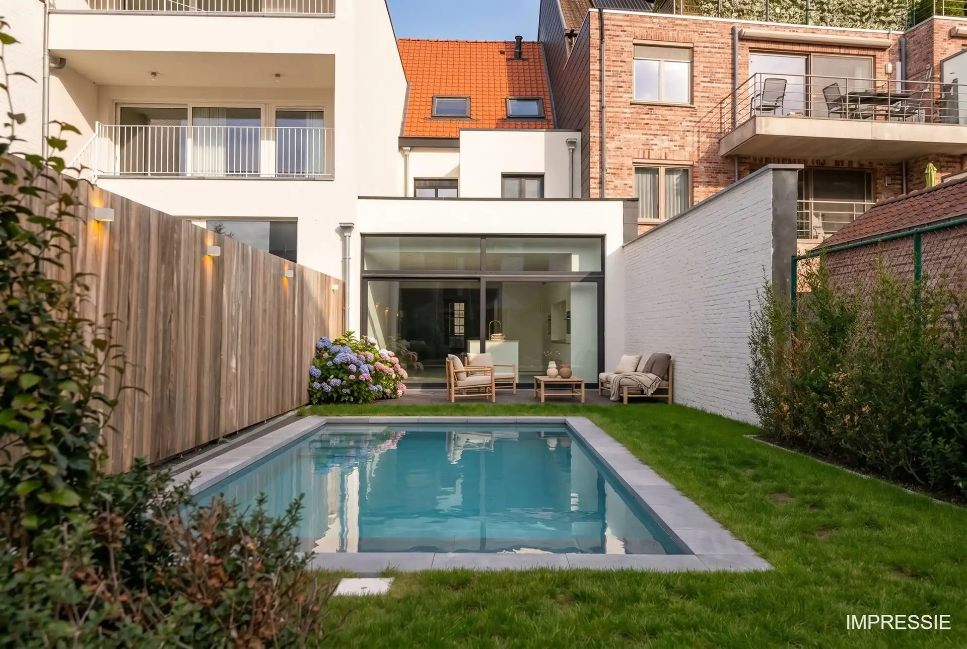 Karaktervolle stadswoning met verwarmd zwembad en luxueuze afwerking. foto 4