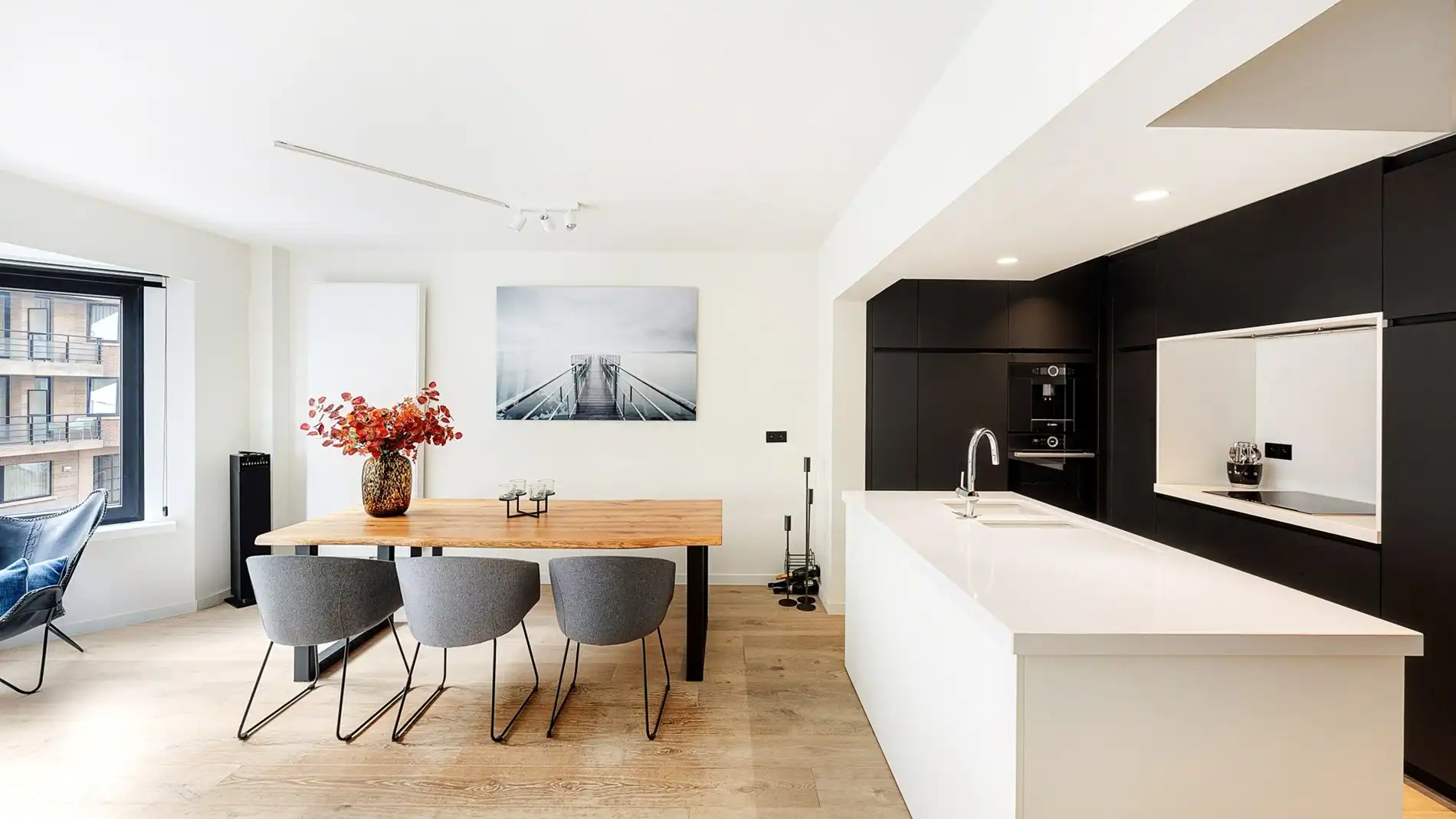 Gerenoveerd appartement met 3 kamers en zijdelings zeezicht te Knokke foto 4