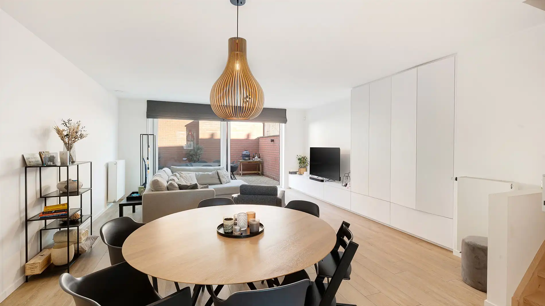 Ruime, recente woning op uitstekende ligging foto 3