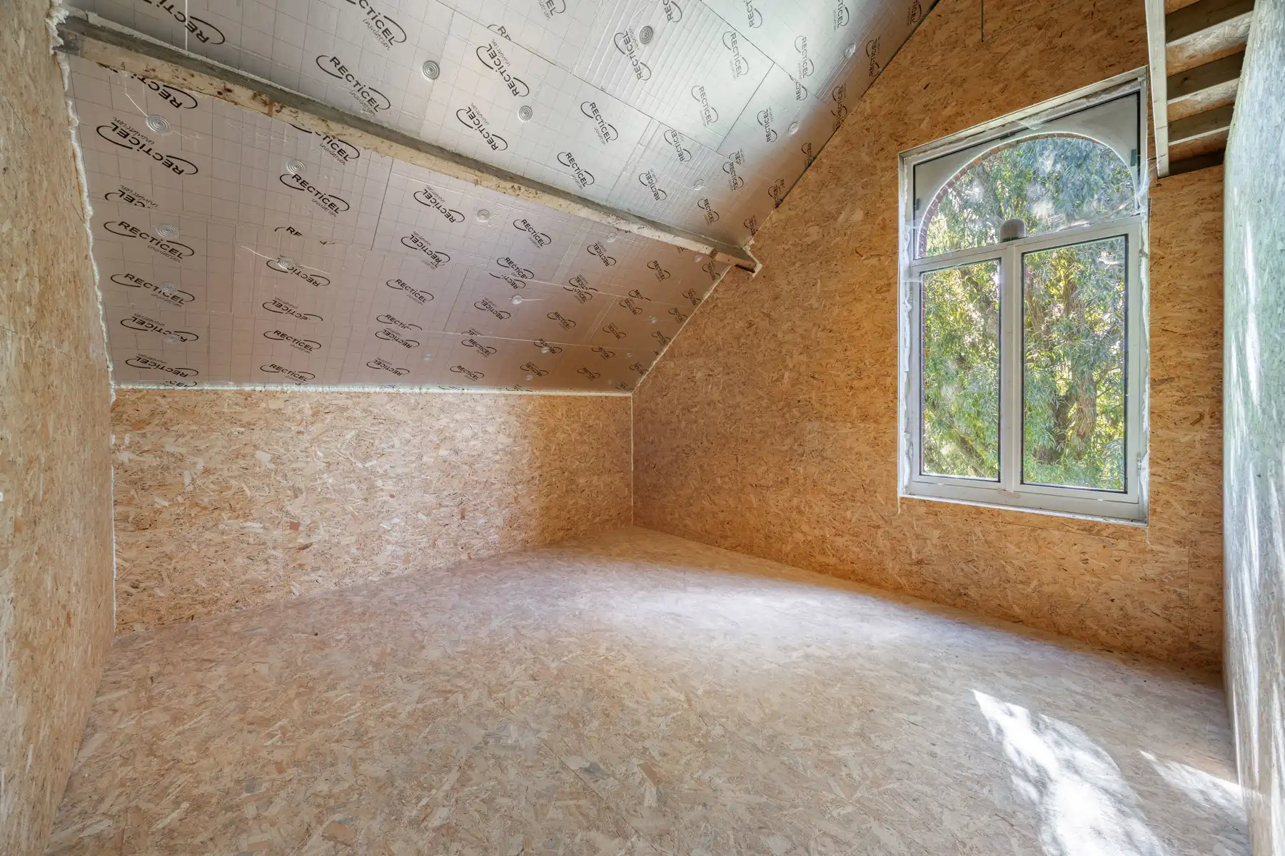 Karaktervol landhuis op een groen domein van ca. 3 ha foto 37