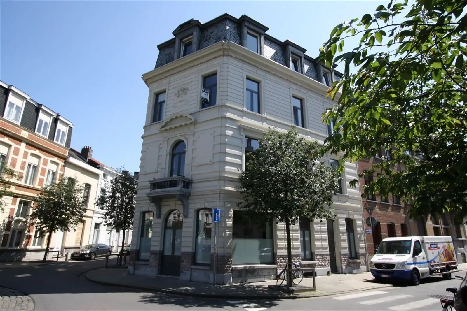 1-slpk Appartement aan de bruisende Dageraadplaats foto {{pictureIndex}}