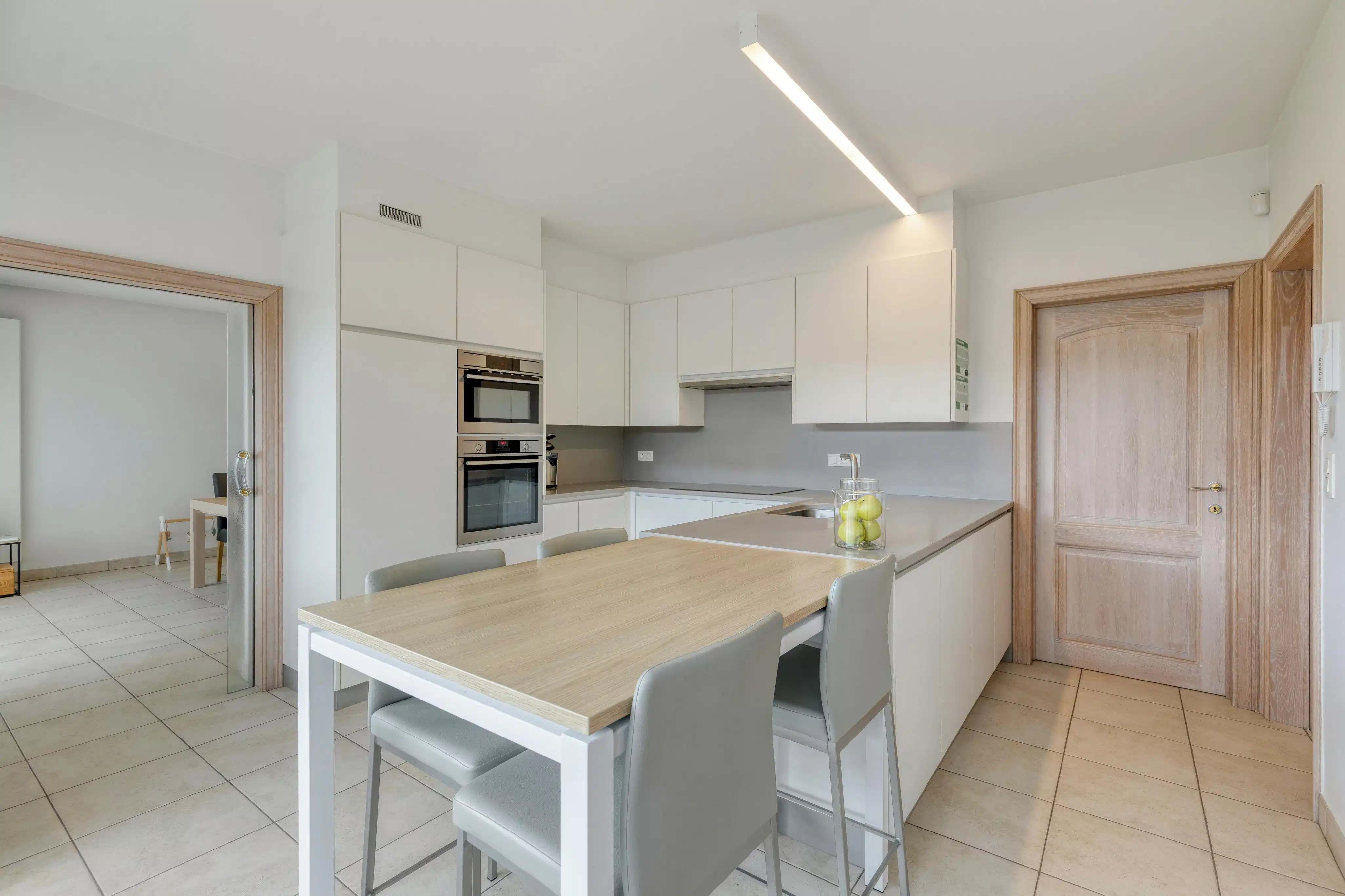 Instapklare gezinswoning in rustige wijk te Roeselare foto 8