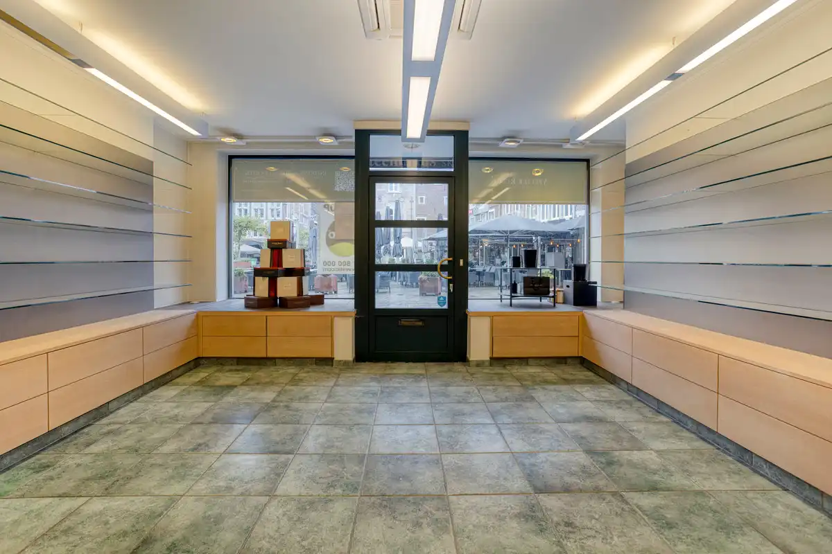 UITZONDERLIJK HANDELSHUIS MET GERENOVEERD DUPLEXAPPARTEMENT OP TOPLOCATIE IN CENTRUM TONGEREN. foto 5