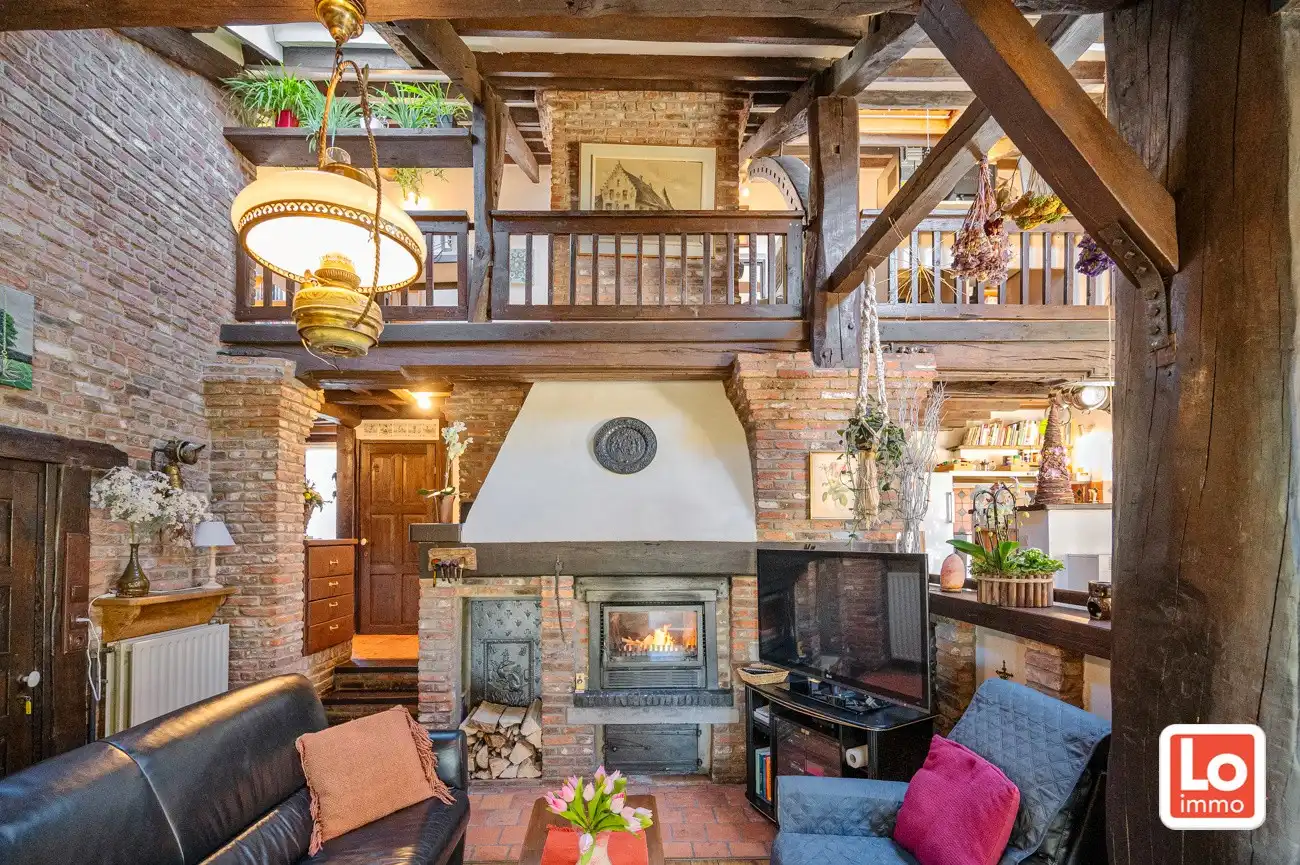 VERKOCHT! Charmante alleenstaande woning met inpandige dubbele garage en grote tuin met aanpalend bos (1ha) op een rustige locatie nabij het centrum van Wachtebeke! foto 7