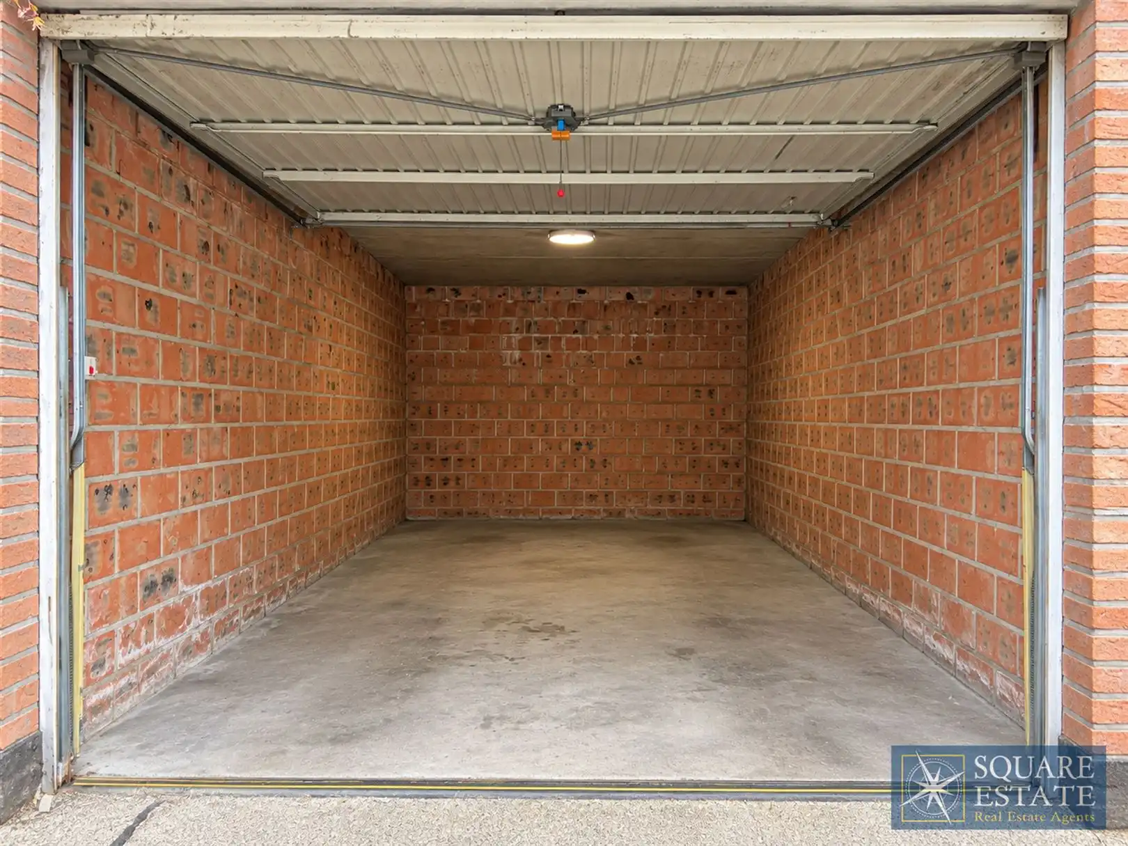 Afgesloten garagebox op een ideale locatie in Wemmel foto 2
