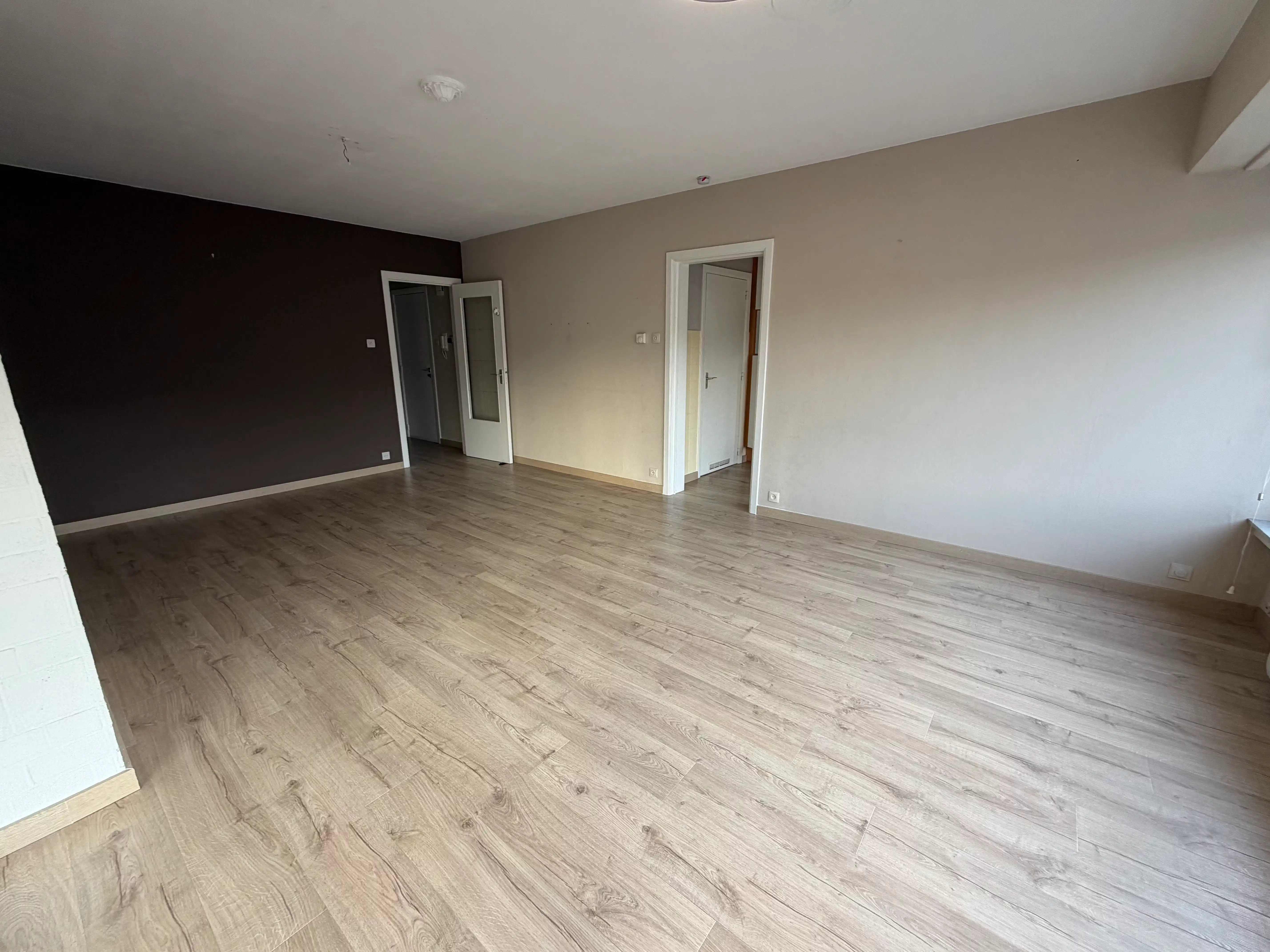 Goed onderhouden appartement met twee slaapkamers gelegen in een residentiële wijk. In een gebouw met lift. foto 4