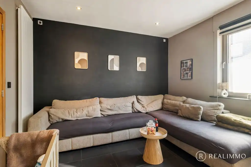 Instapklare, gerenoveerde woning met tuin en autostaanplaats in Bossuit foto 3