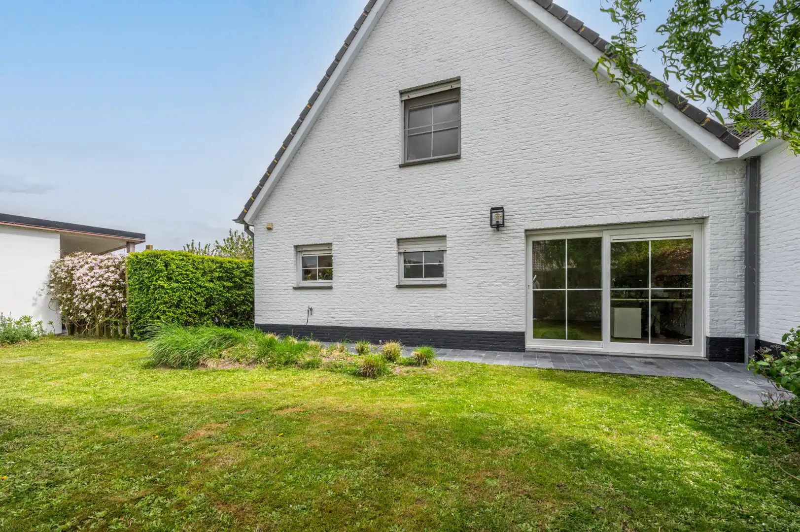 Karaktervolle alleenstaande ruime villa met rondom tuin op korte afstand van het strand  foto 26