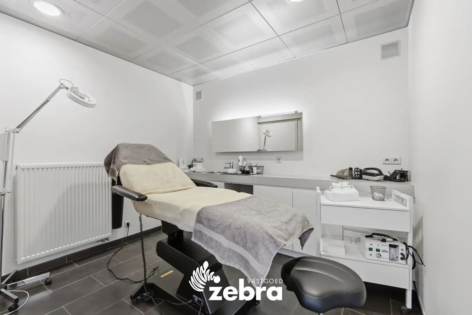 Veelzijdig handelspand op commerciële ligging in Tielt! foto 7