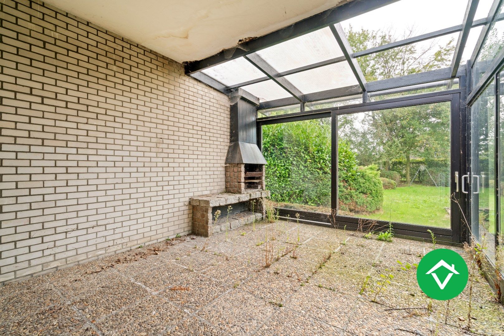 Ruime, onder kelderde architectenwoning met 3 slaapkamers, tuin en zwembad foto 12