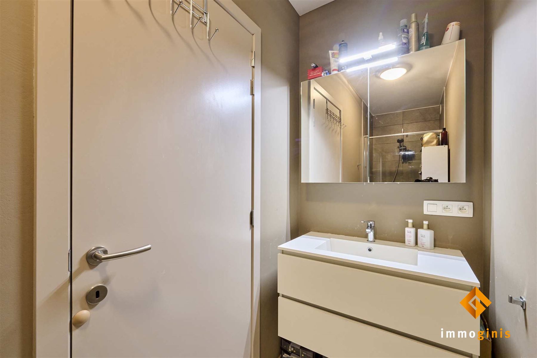 Recent en instapklaar 1-slaapkamerappartement met overdekt terras. foto 10