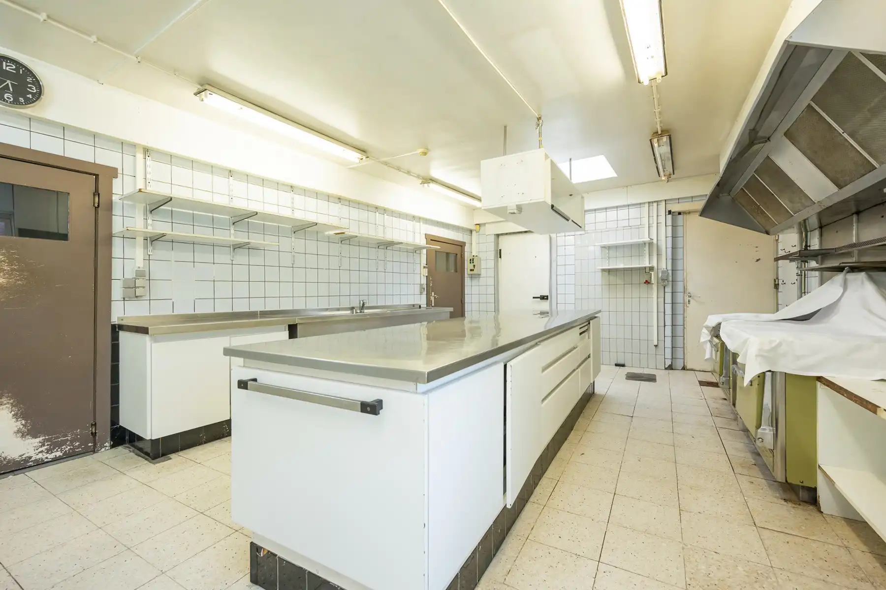 Woning met handelspand (voorheen restaurant) op een perceel van 2.128 m². foto 13
