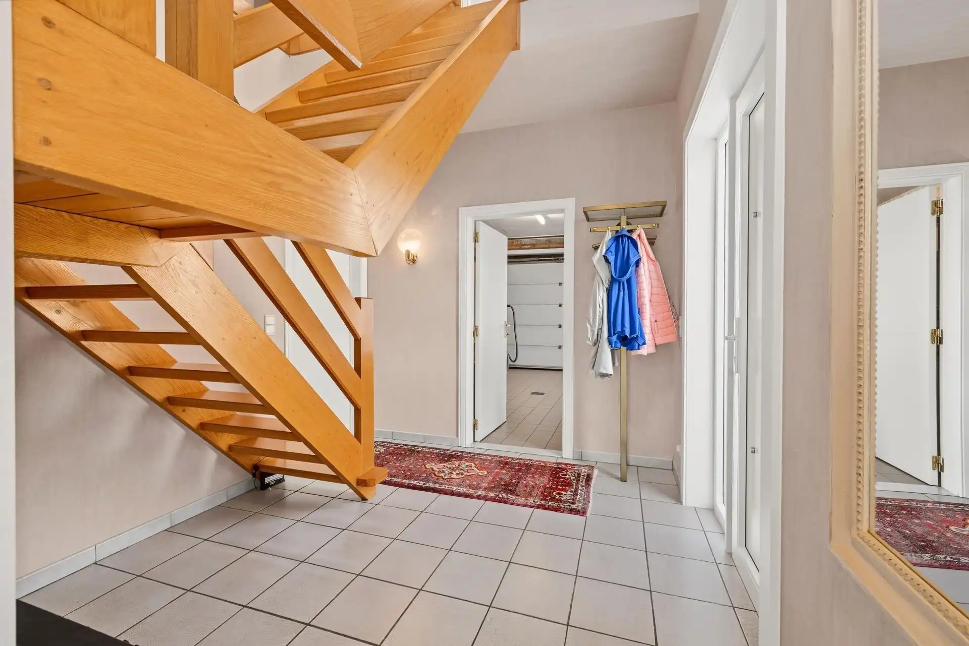 Uitstekend gelegen gezinswoning met 4 slaapkamers + bureau en ruime garage foto 10