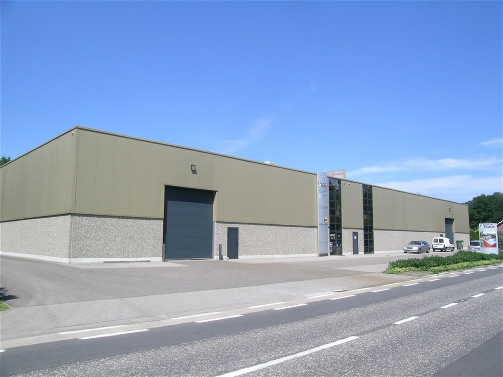 Opslag - / bedrijfsruimte van 263m². foto {{pictureIndex}}