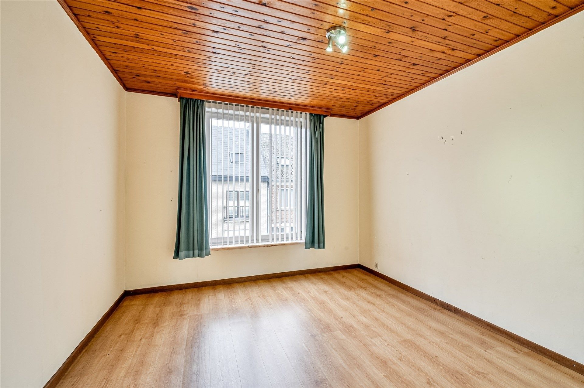 Bijzonder ruime woning met tuin en garage foto 8