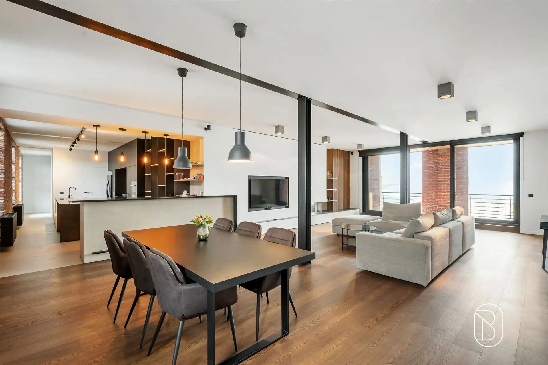 Exclusieve loft met ruim terras en zwemvijver in Gent foto {{pictureIndex}}