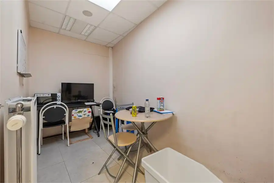 KNAPPE HANDELSRUIMTE IN HET CENTRUM VAN SINT-TRUIDEN foto 17