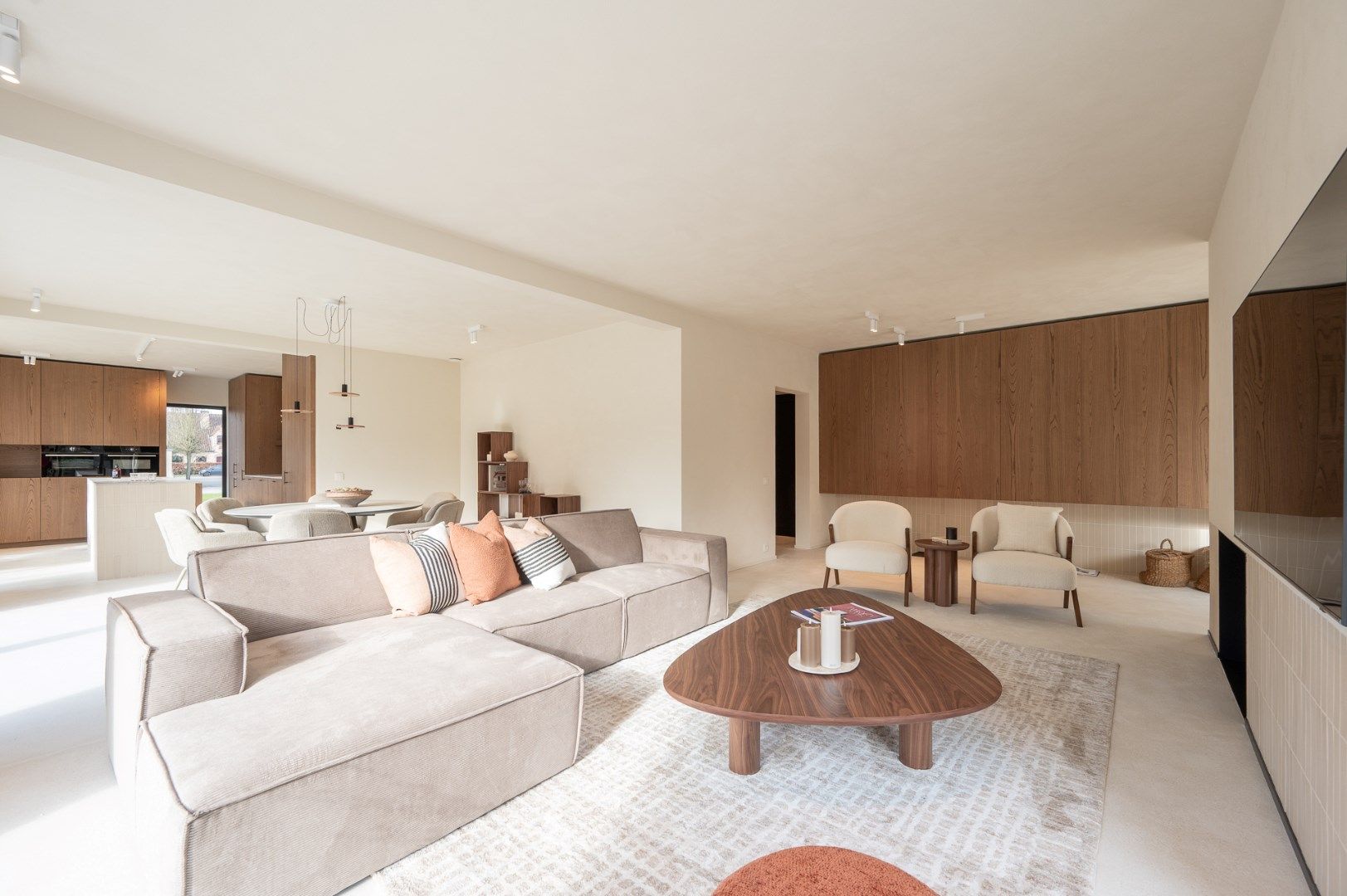 Alleenstaande en luxueus gerenoveerde villa op een rustige en residentiële ligging in Knokke foto 2