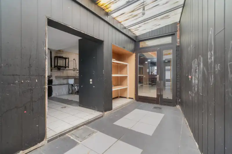 Woning met handelsruimte/bureel foto 11