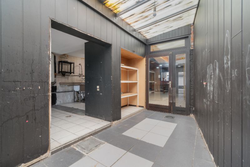 Woning met handelsruimte/bureel foto 11