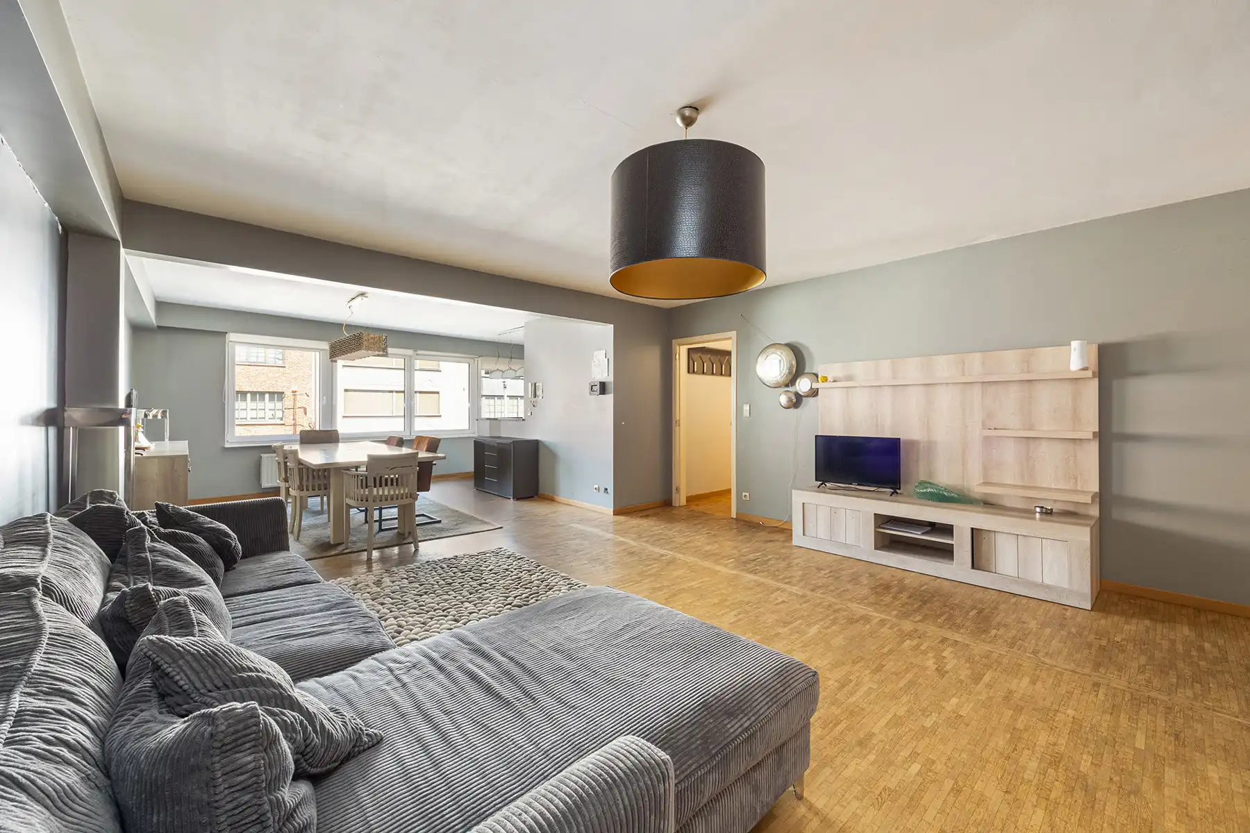 RUIM 4 SLAAPKAMER APPARTEMENT MET GARAGEBOX  foto 3