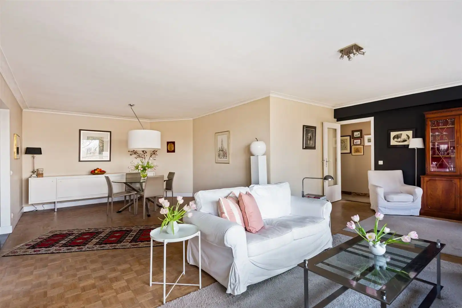 Instapklaar 2 à 3 slaapkamerappartement in goed onderhouden gebouw. foto 2