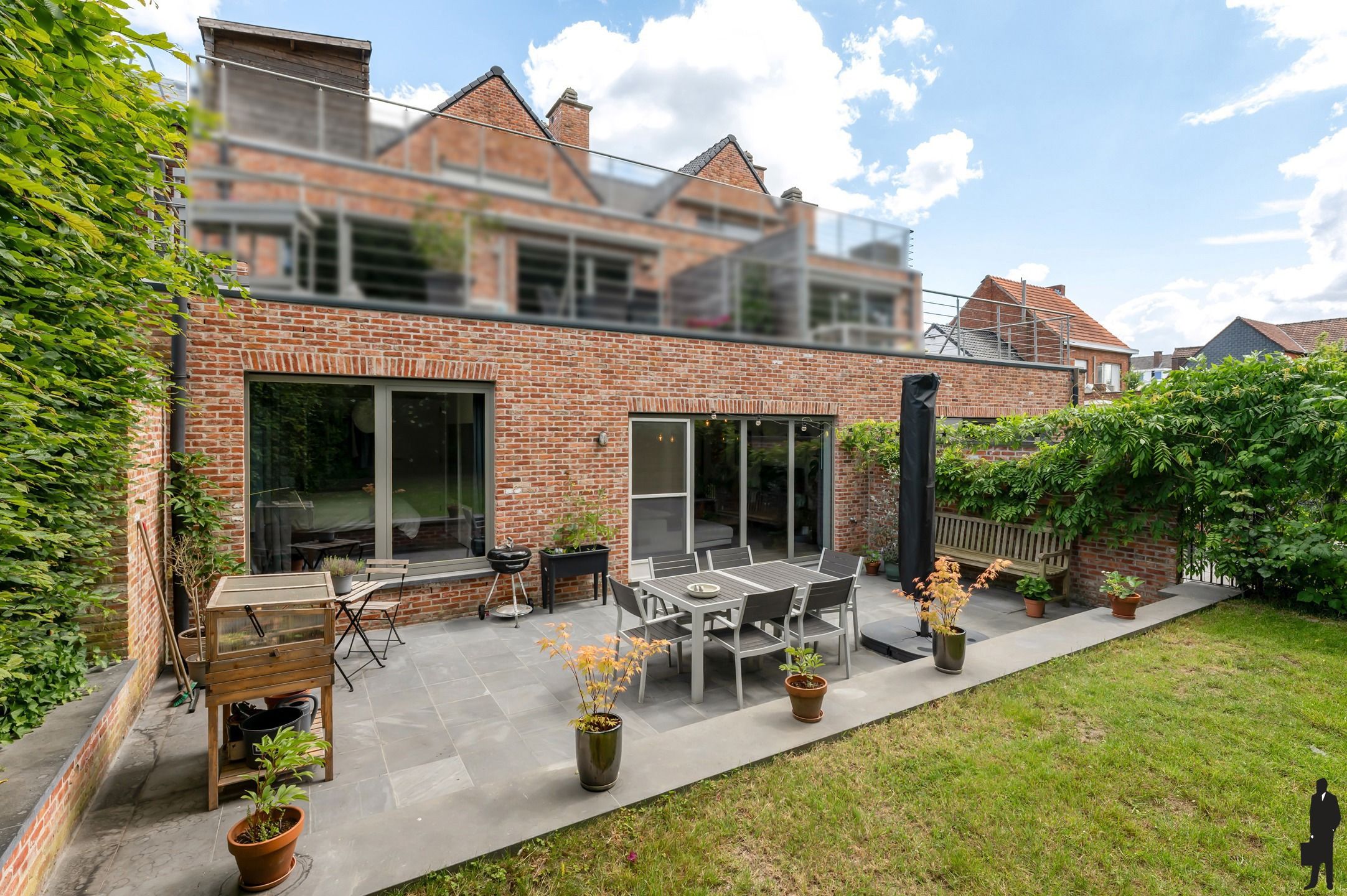Instapklaar en energiezuinig gelijkvloers app. (91m²) met 1 slk, grote tuin met terras en ondergrondse autostaanplaats/berging. foto 11