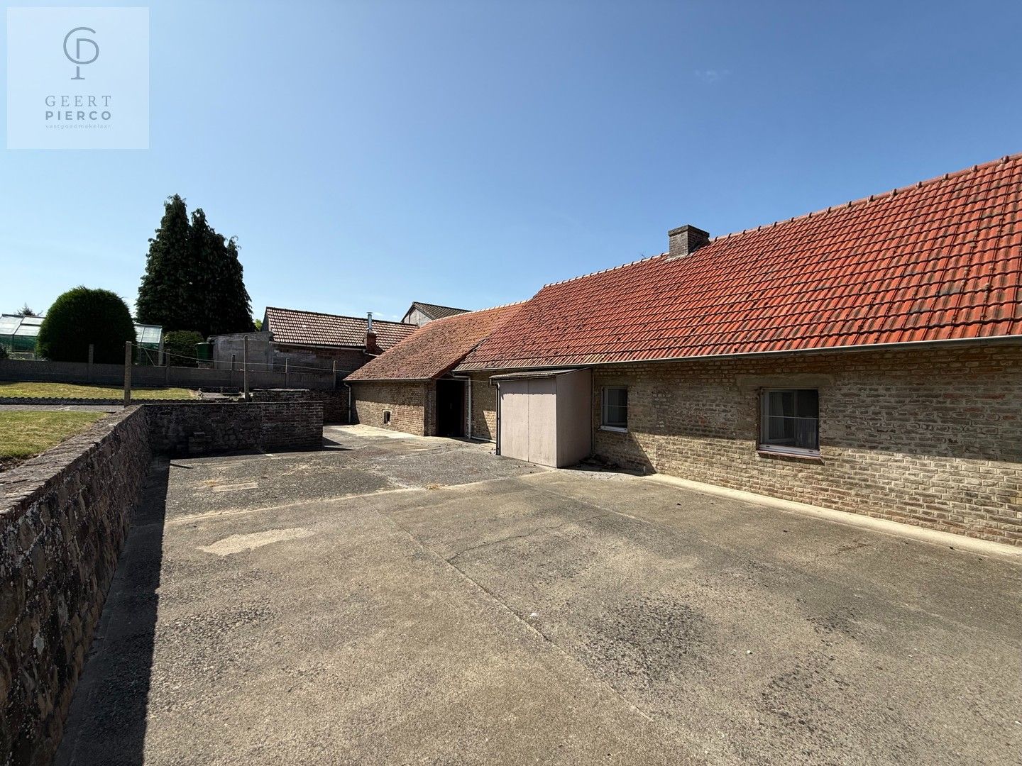 Charmante woning met schuur foto 18