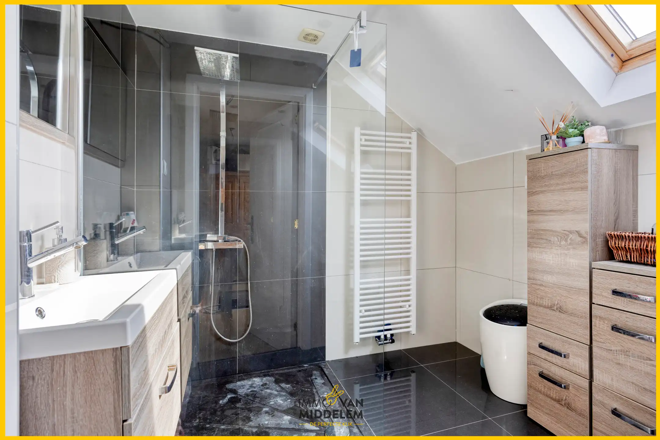 RUIME WONING MET 6 KAMERS EN GROTE TUIN foto 19