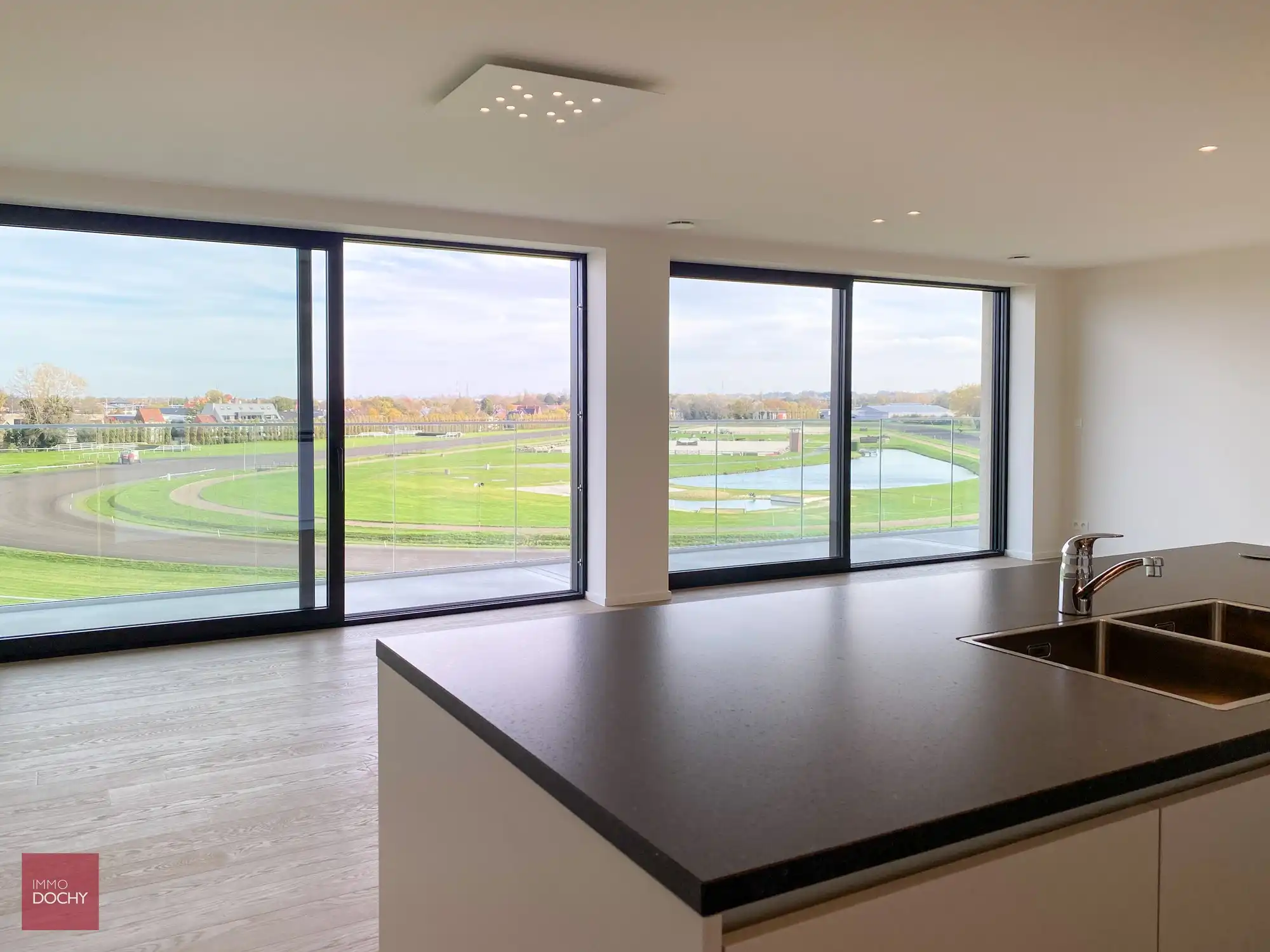 Volledig vernieuwd standingvol appartement met zicht op renbaan - Res. Hippique | Holstraat foto 4