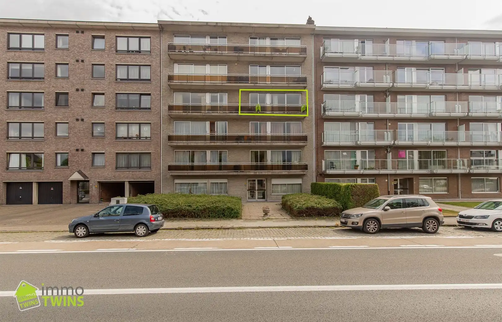 Ruim en instapklaar appartement (105 m²) met garage nabij het centrum van Dendermonde foto {{pictureIndex}}
