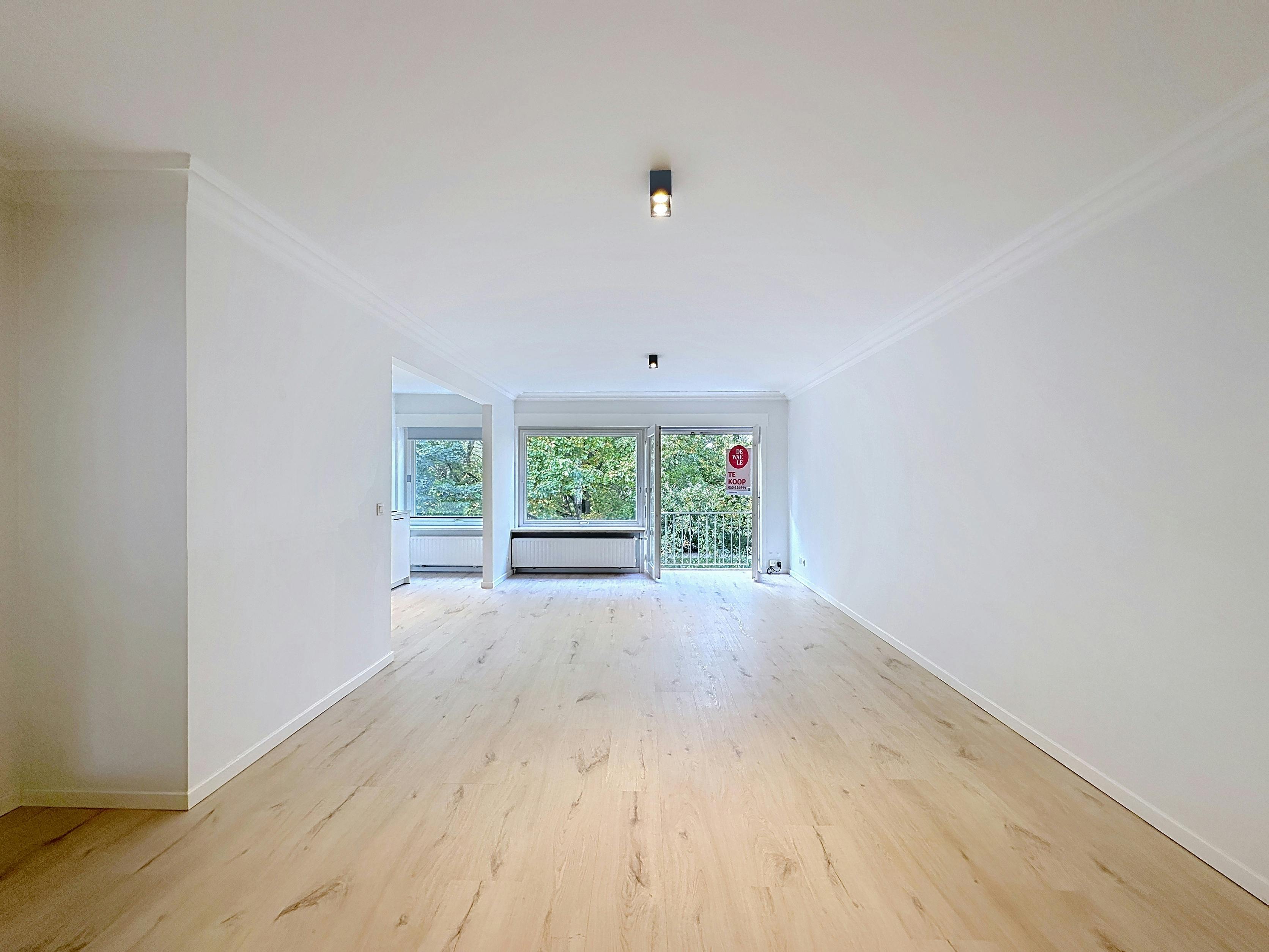 Gerenoveerd Appartement te koop in Brugge met 2 slaapkamers foto {{pictureIndex}}