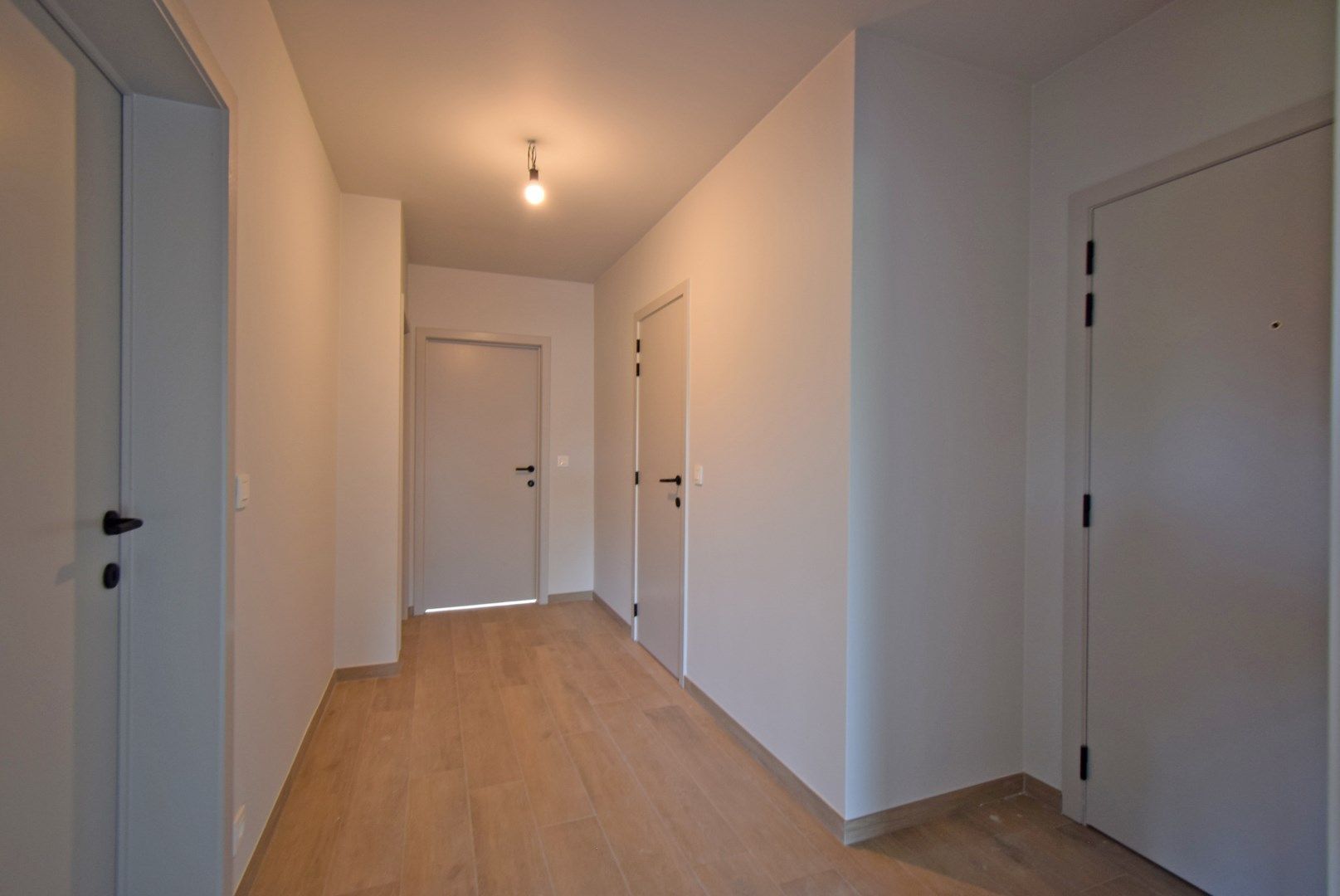 VOLLEDIG GERENOVEERD APPARTEMENT MET GARAGE foto 7