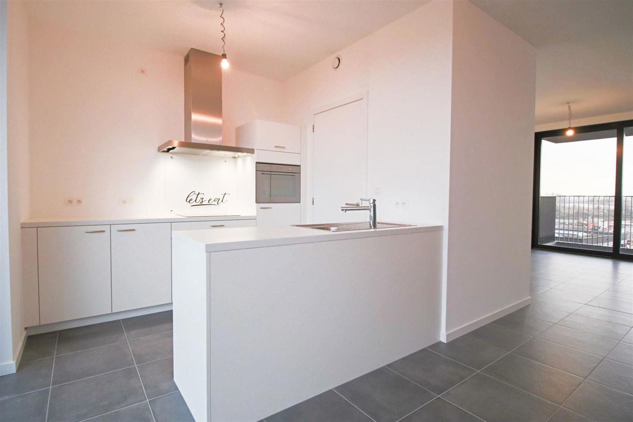 Recent appartement met 2 slaapkamers en een zonnig terras foto {{pictureIndex}}