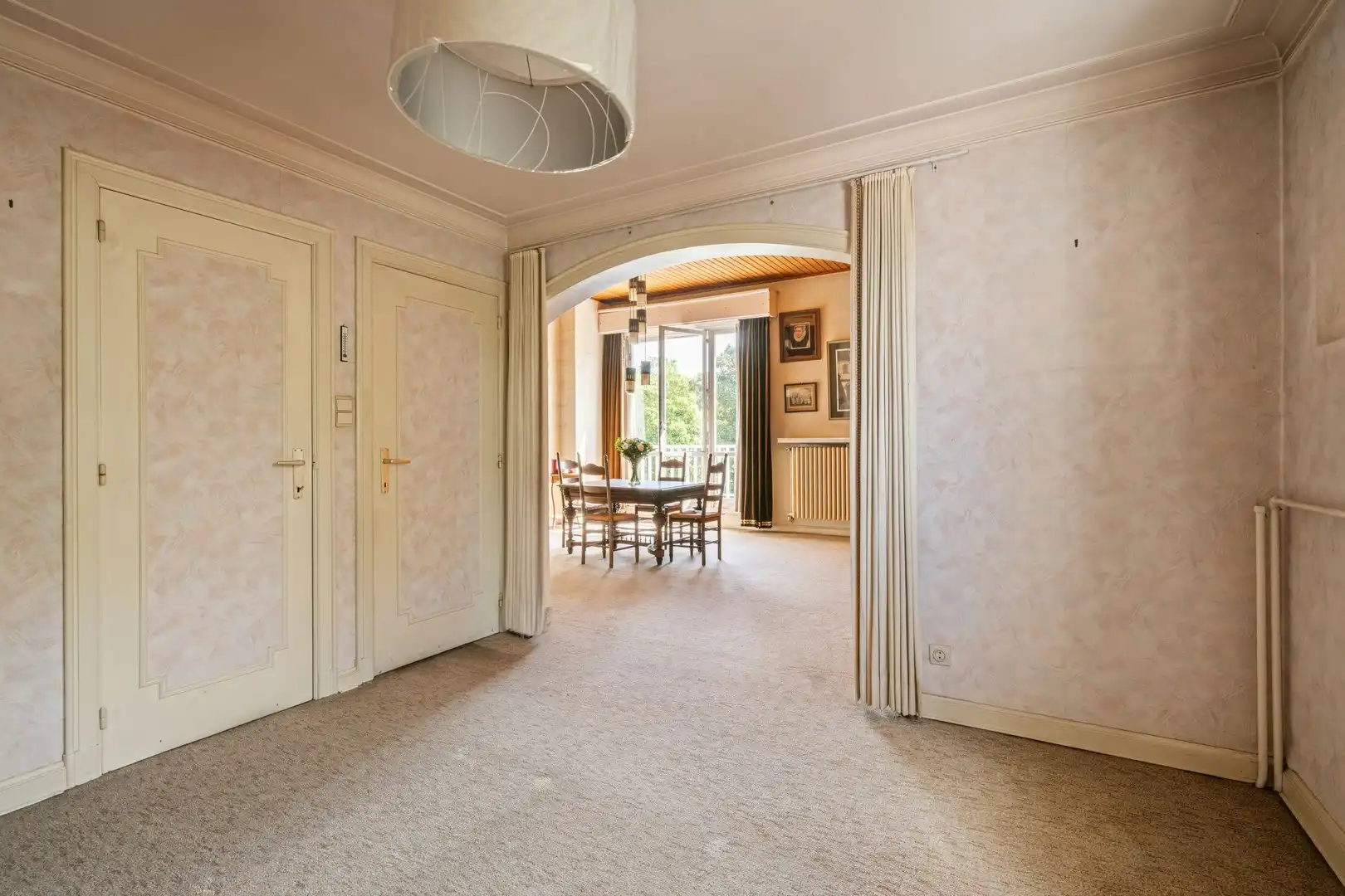 Robuuste halfopen te renoveren woning van de gekende Kortrijkse architect Poly Scherpereel met 3 volwaardige verdiepingen en verrassend ruimtes foto 20