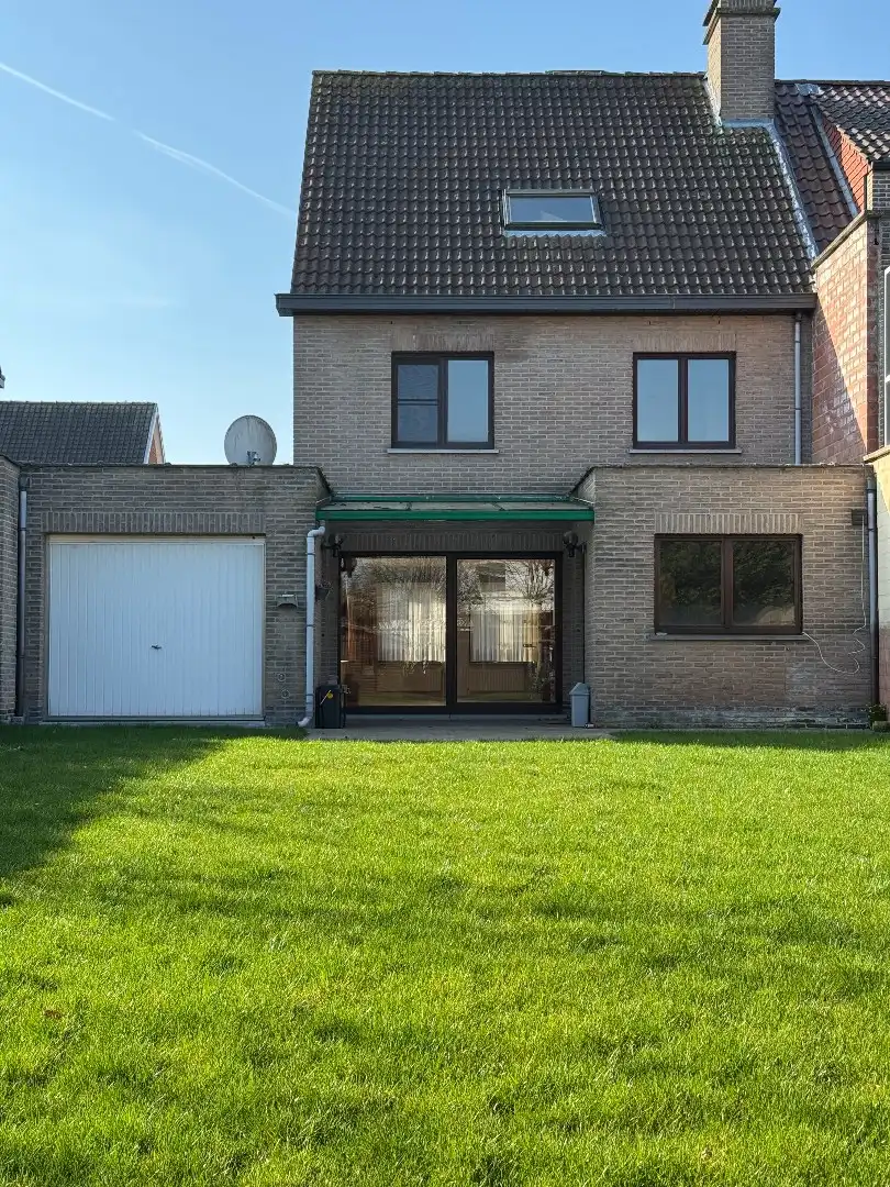 Een ruime 3-gevelwoning met tuin en garage foto 22