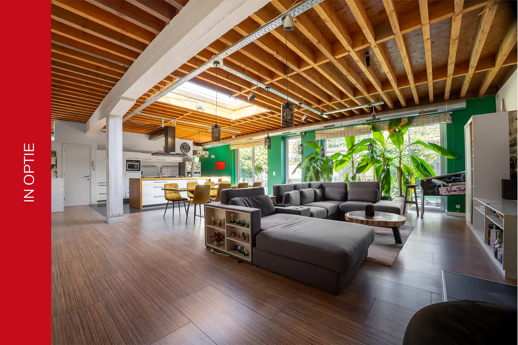 Unieke loftwoning met tuin, parking & privacy in Deurne foto {{pictureIndex}}